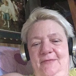 Meet your Posher, Pauline